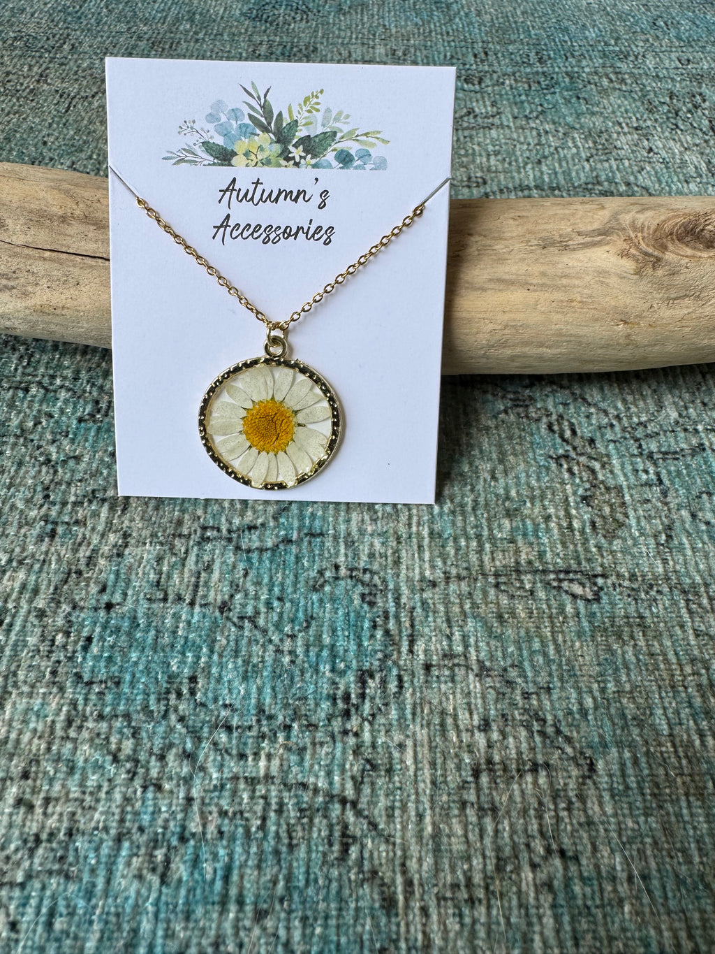 Lovely Daisy Gold Necklace