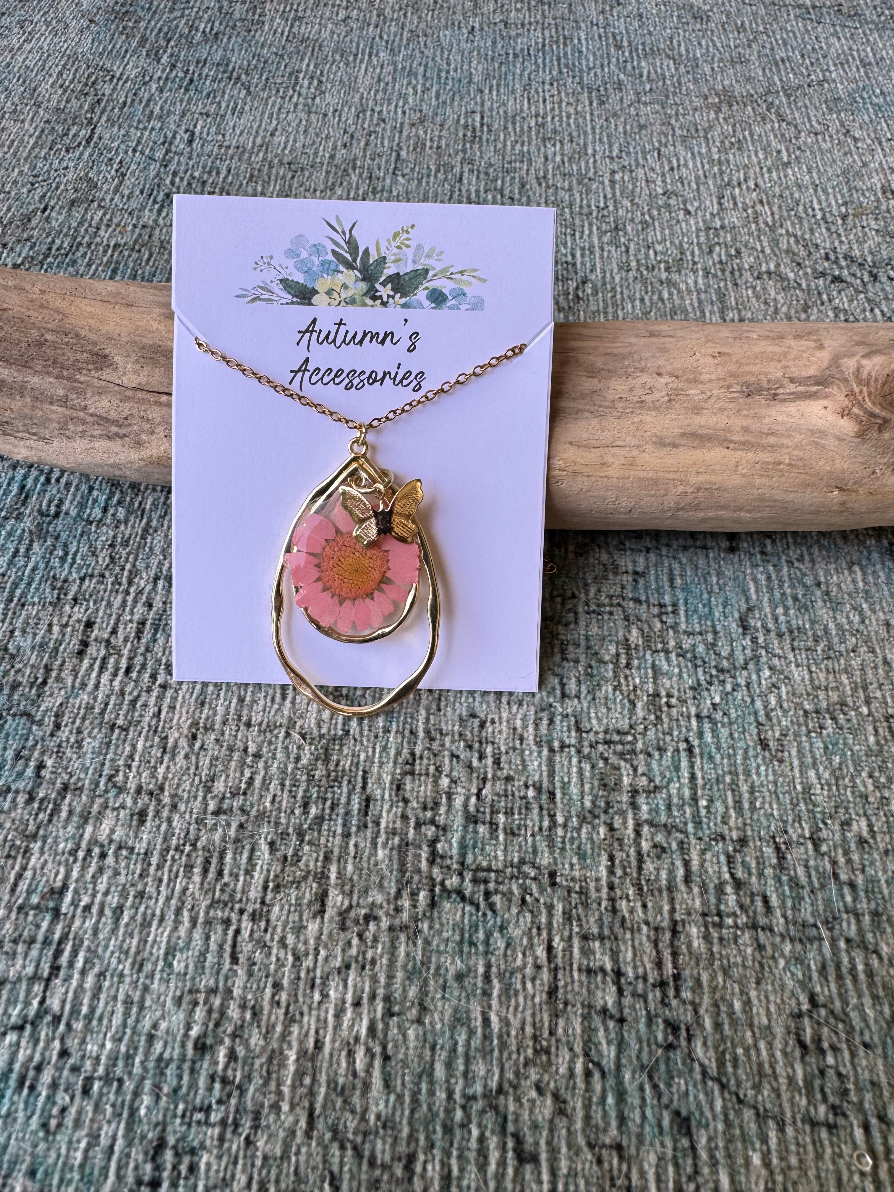 Daisy Wings Gold Necklace