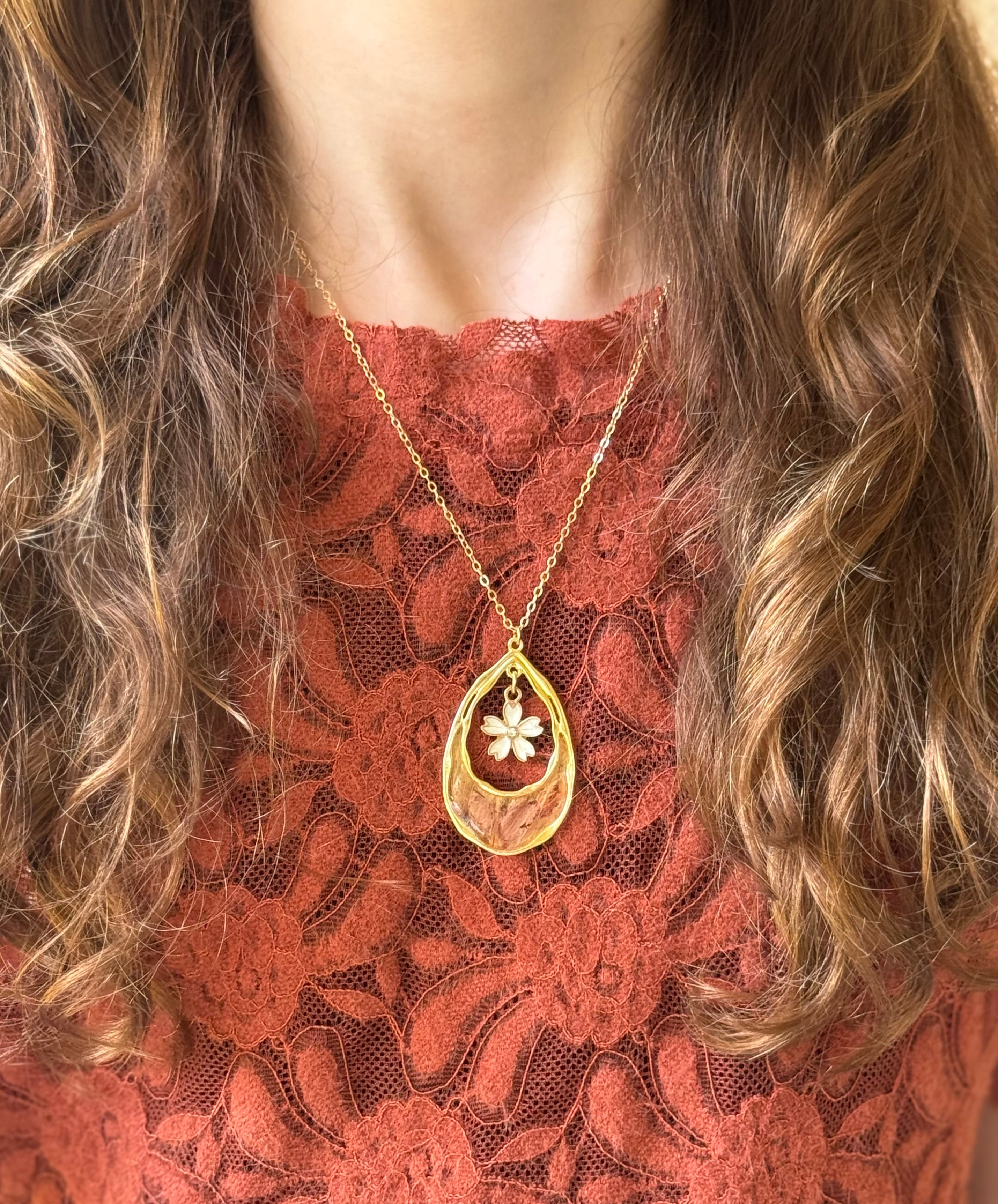 Dancing Daisy Gold Necklace