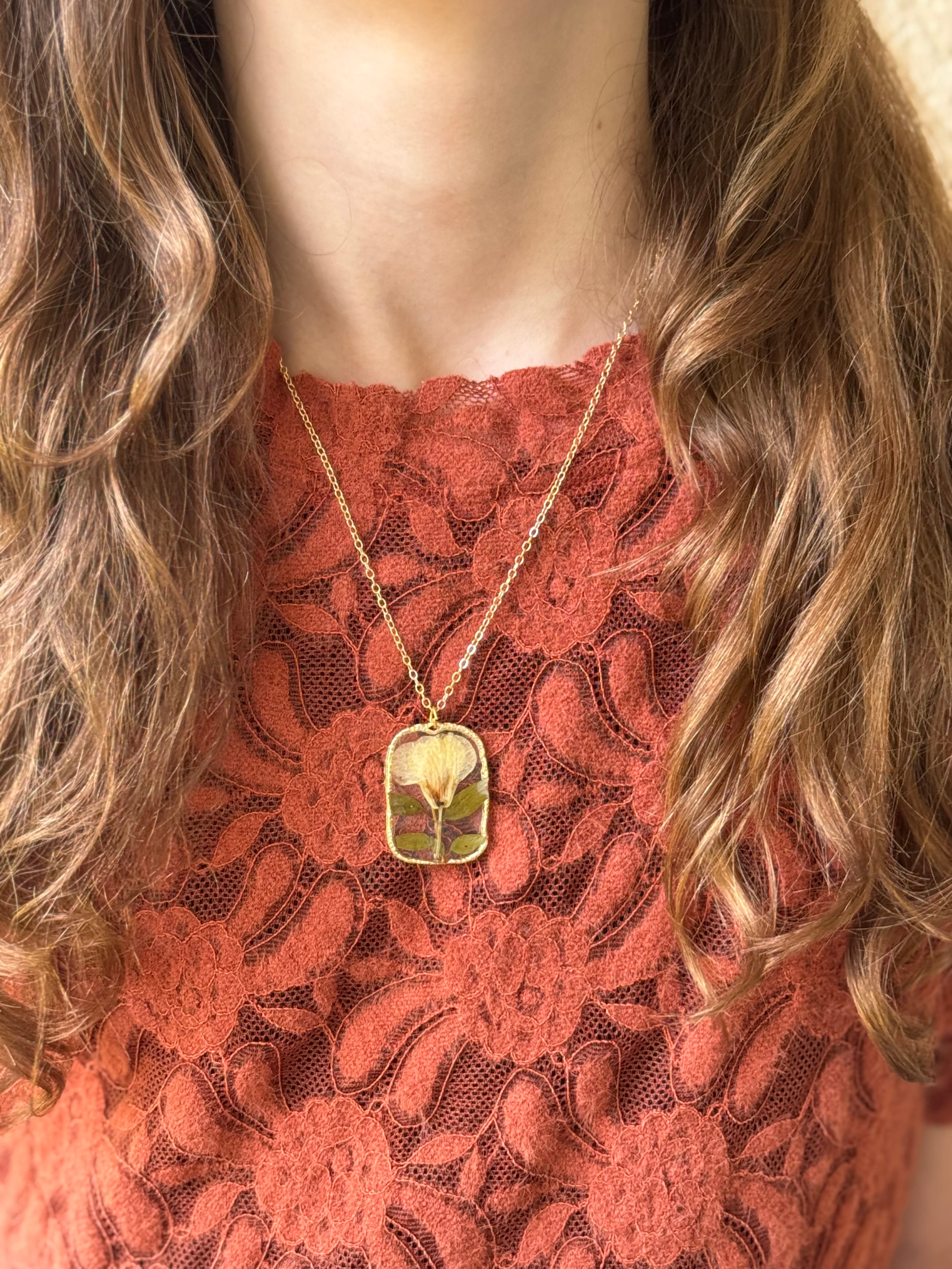 Ivory Meadow Gold Necklace
