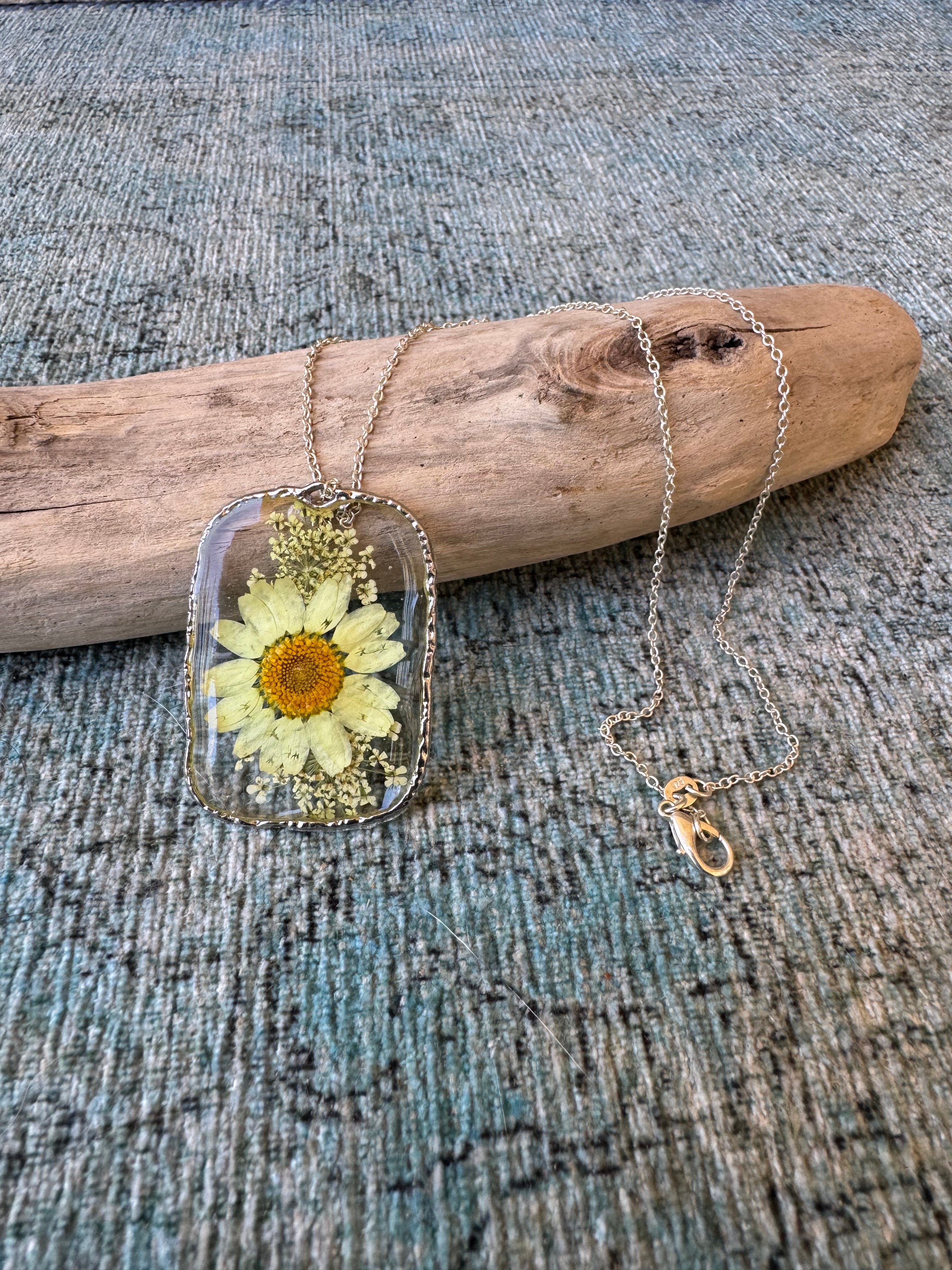 Lazy Daisy Silver Necklace