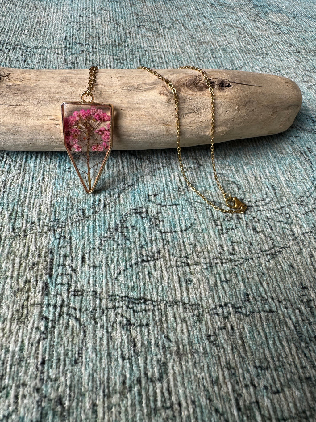 Flower Kisses Gold Necklace