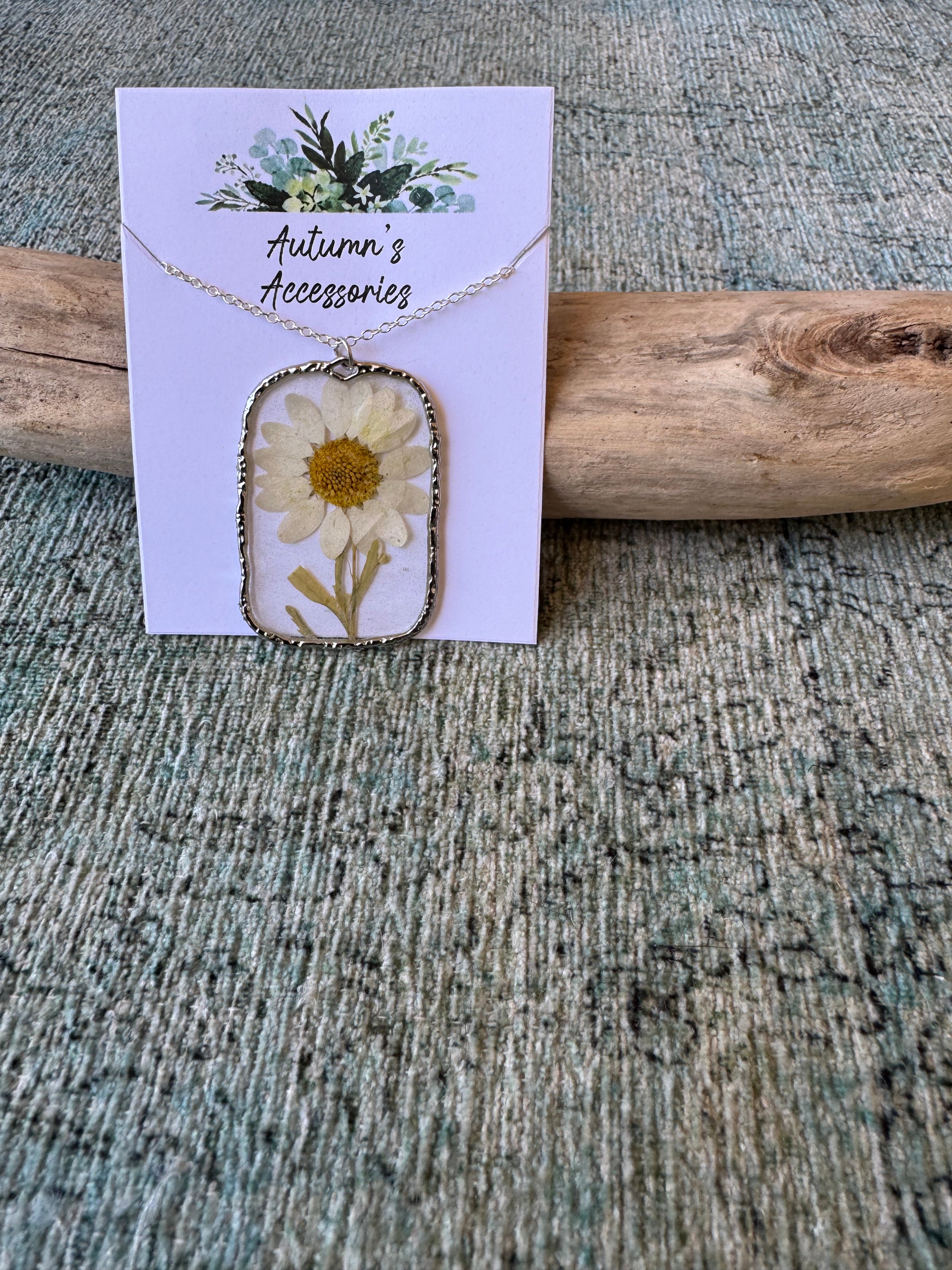 Big Daisy Silver Necklace