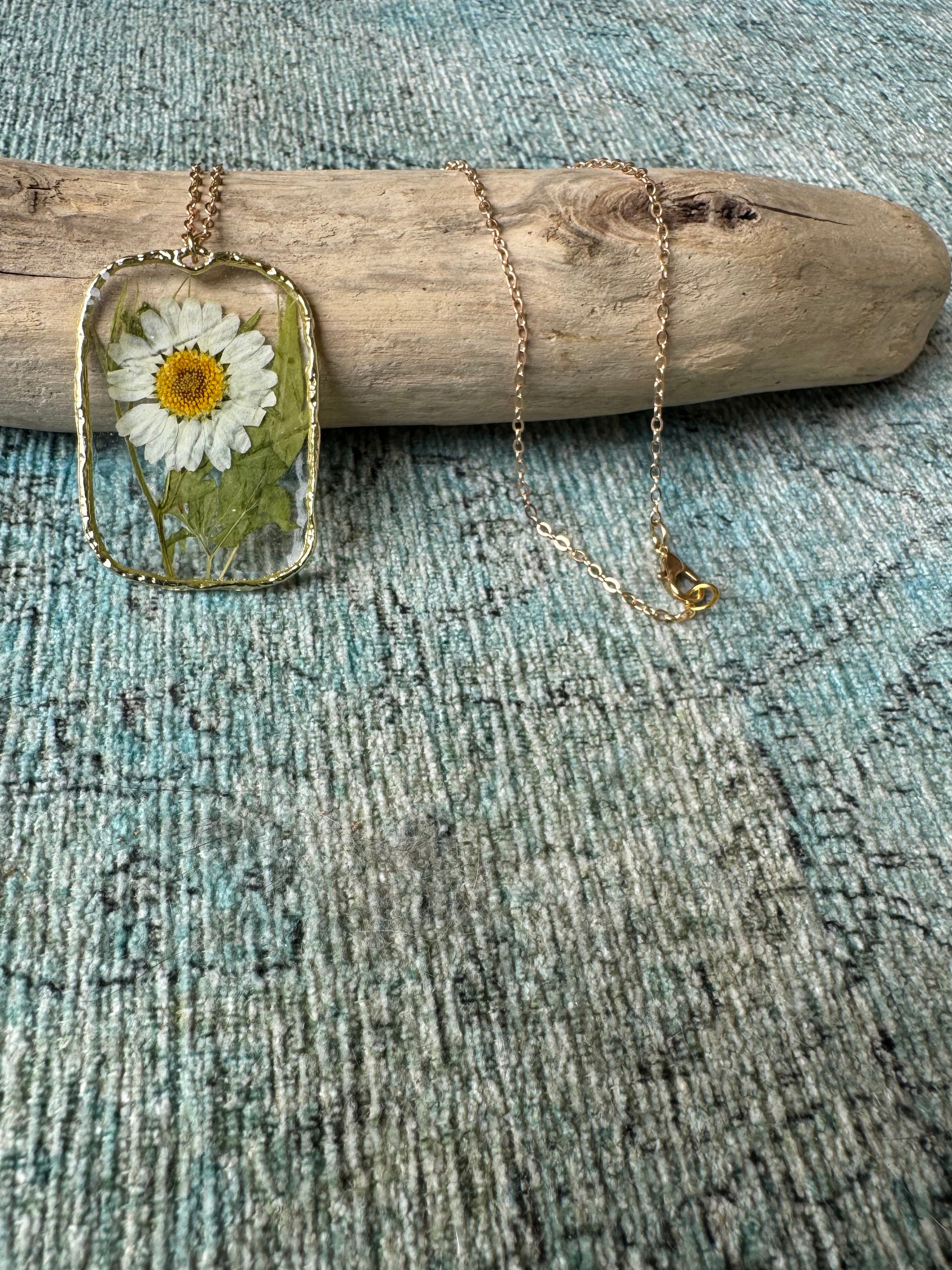 Dazzling Daisy Gold Necklace