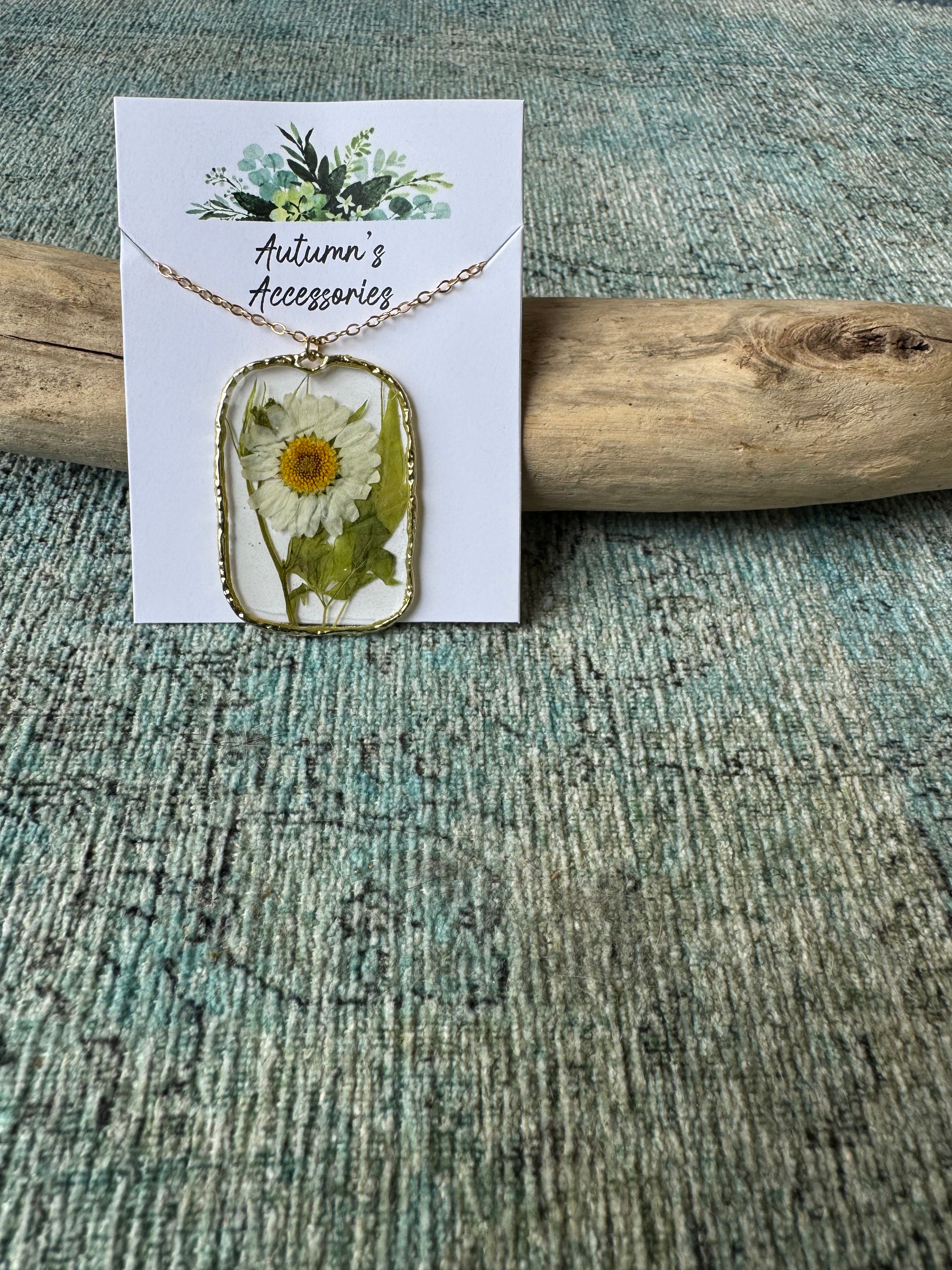 Dazzling Daisy Gold Necklace